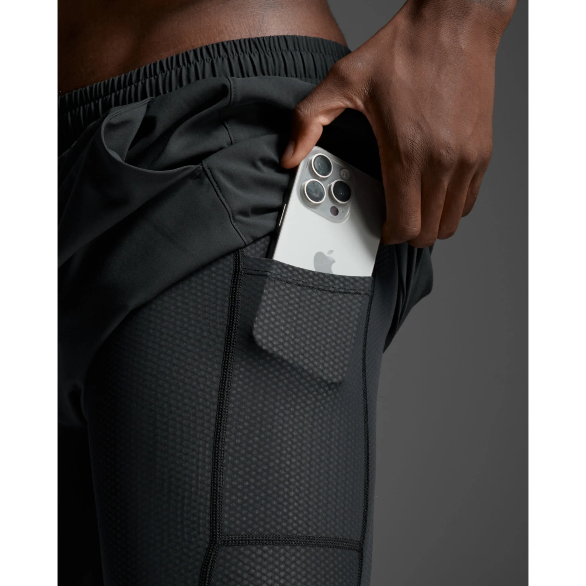 2XU Aero Mesh 2-in-1 5-Inch Mens Short - Image 8