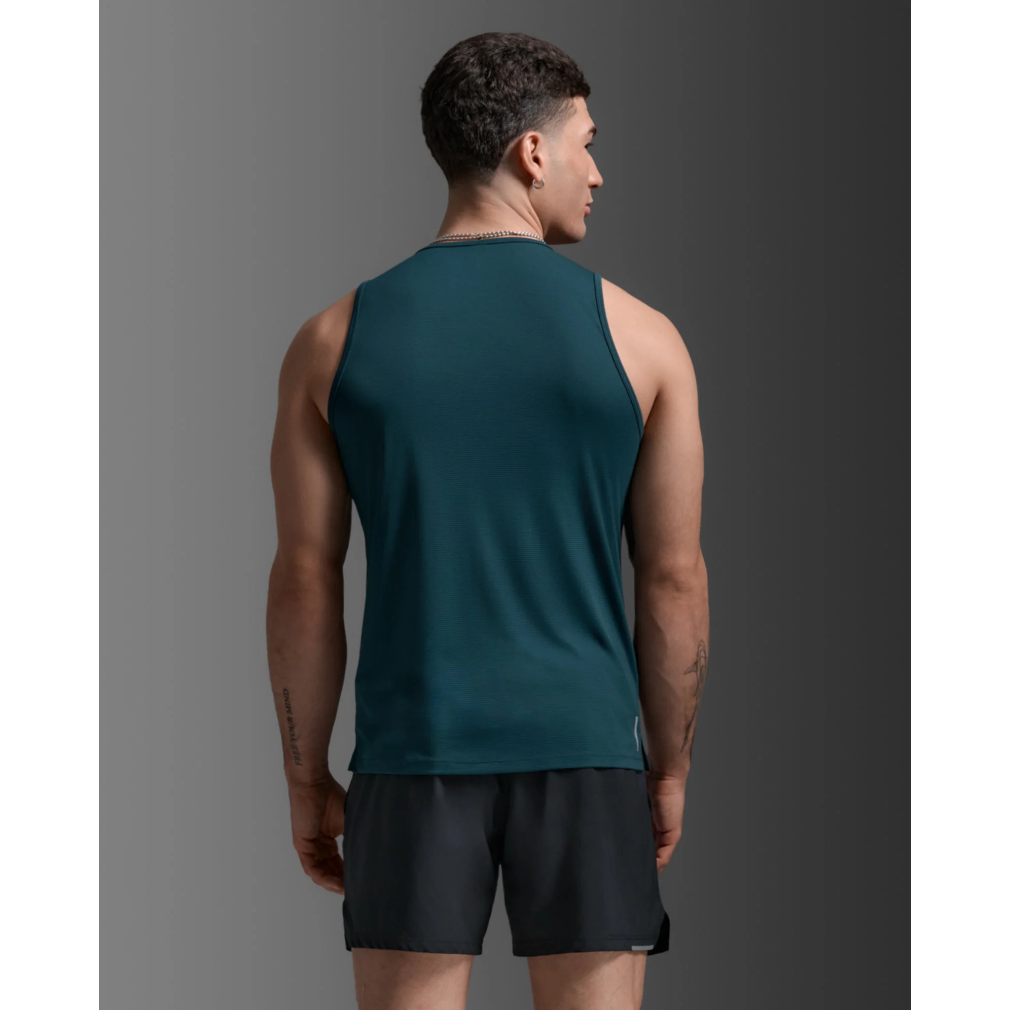 2XU Aero Mesh Mens Tank - Image 5
