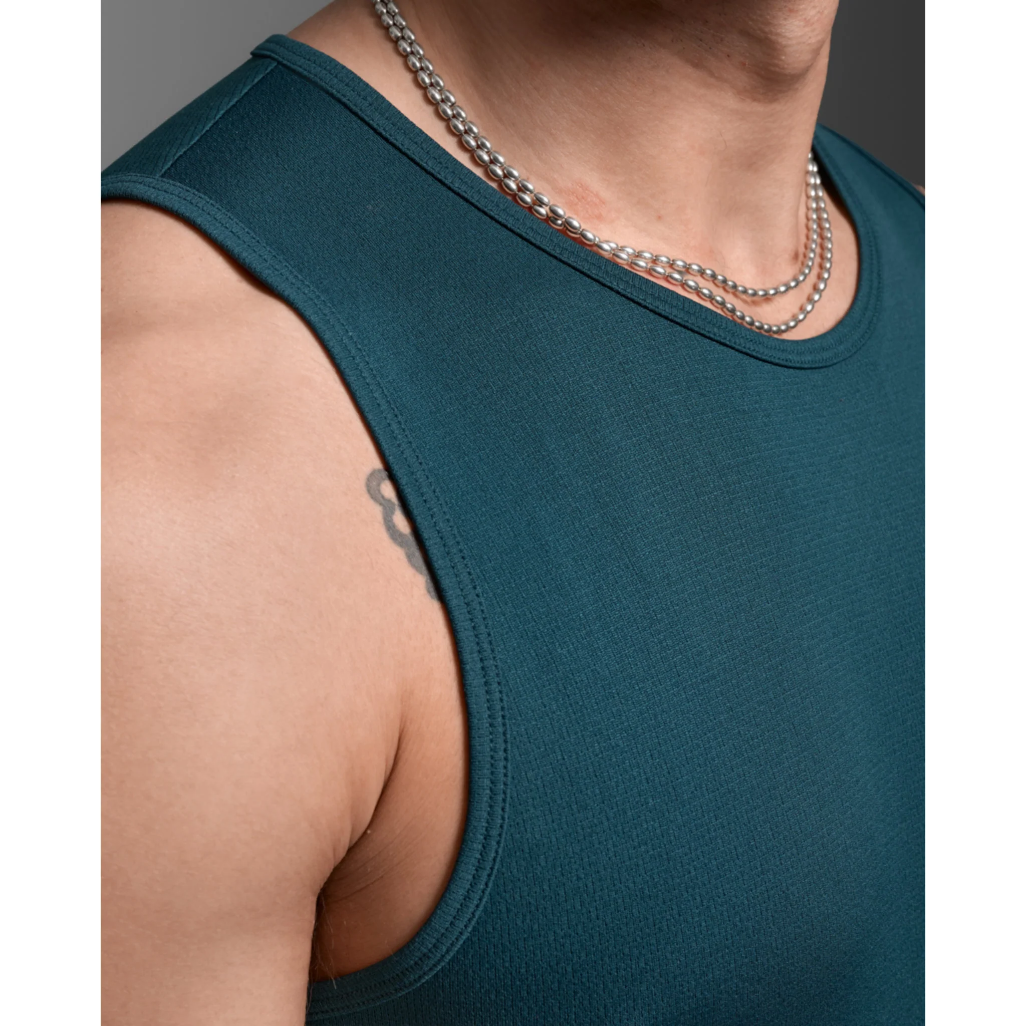 2XU Aero Mesh Mens Tank - Image 6