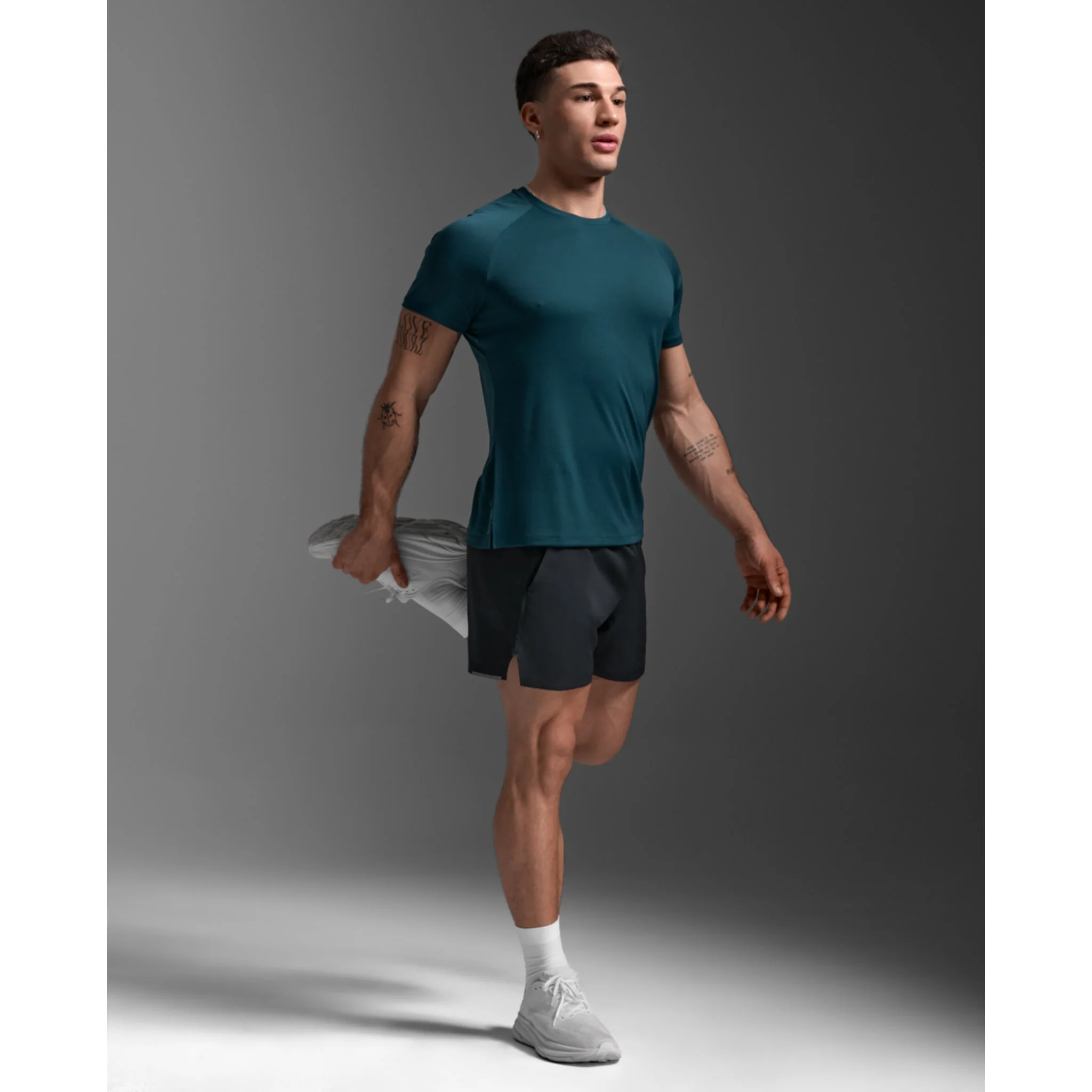 2XU Aero Mesh Mens Tee - Image 3