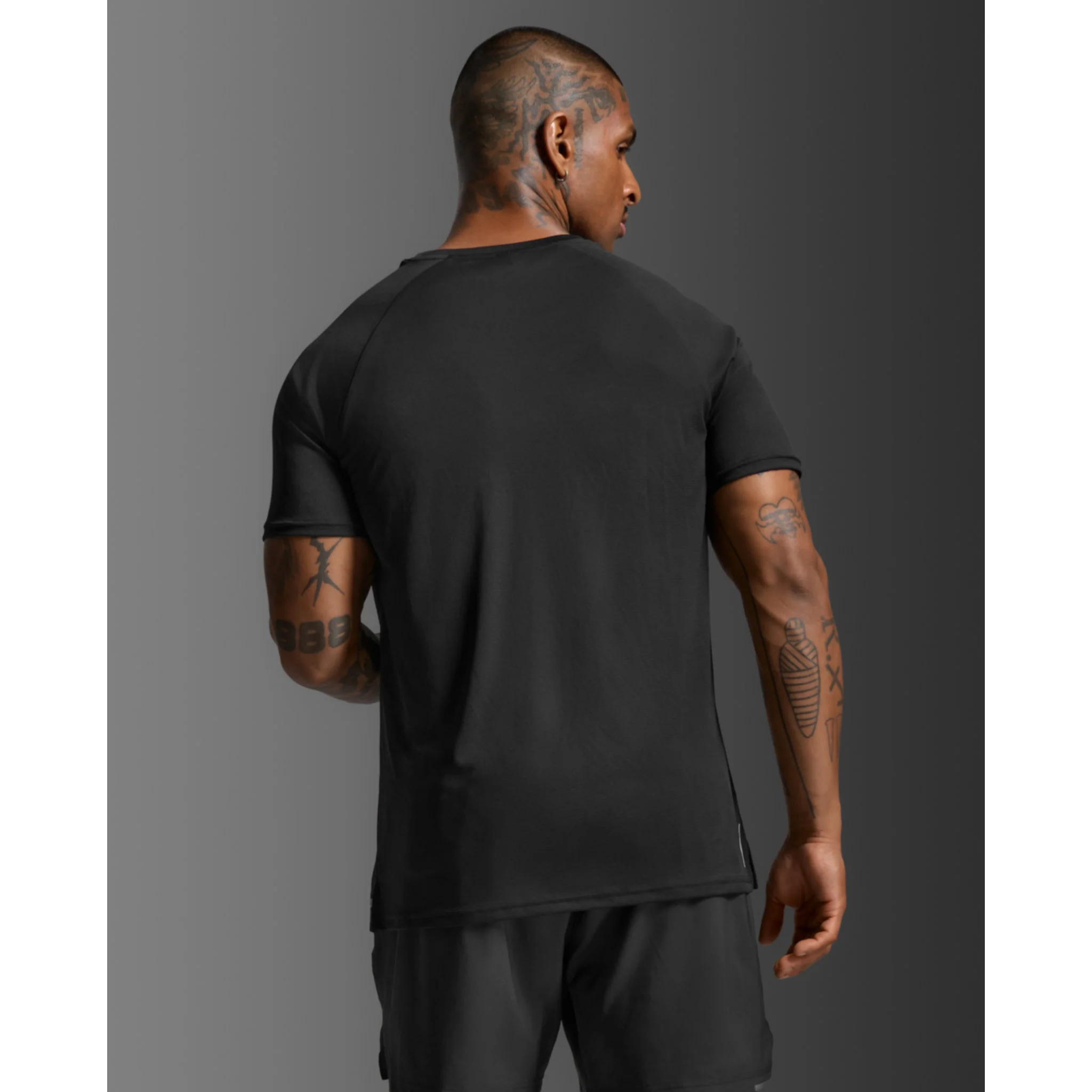 2XU Aero Mesh Mens Tee - Image 4