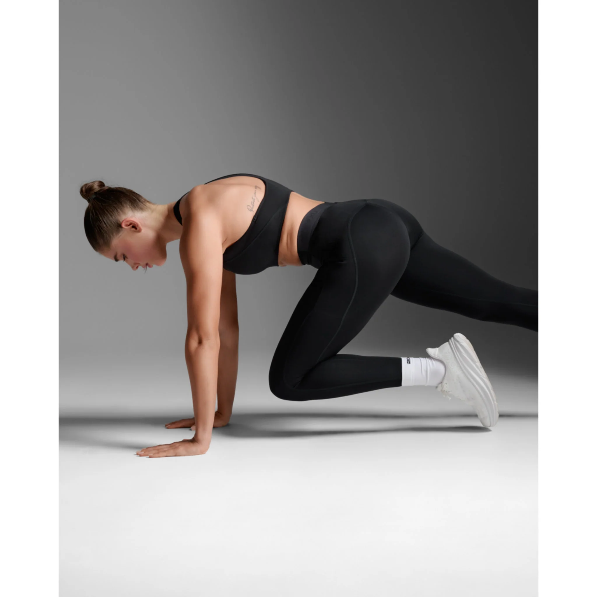 2XU Form Stash Hi-Rise Womens Compression Tights - Image 3