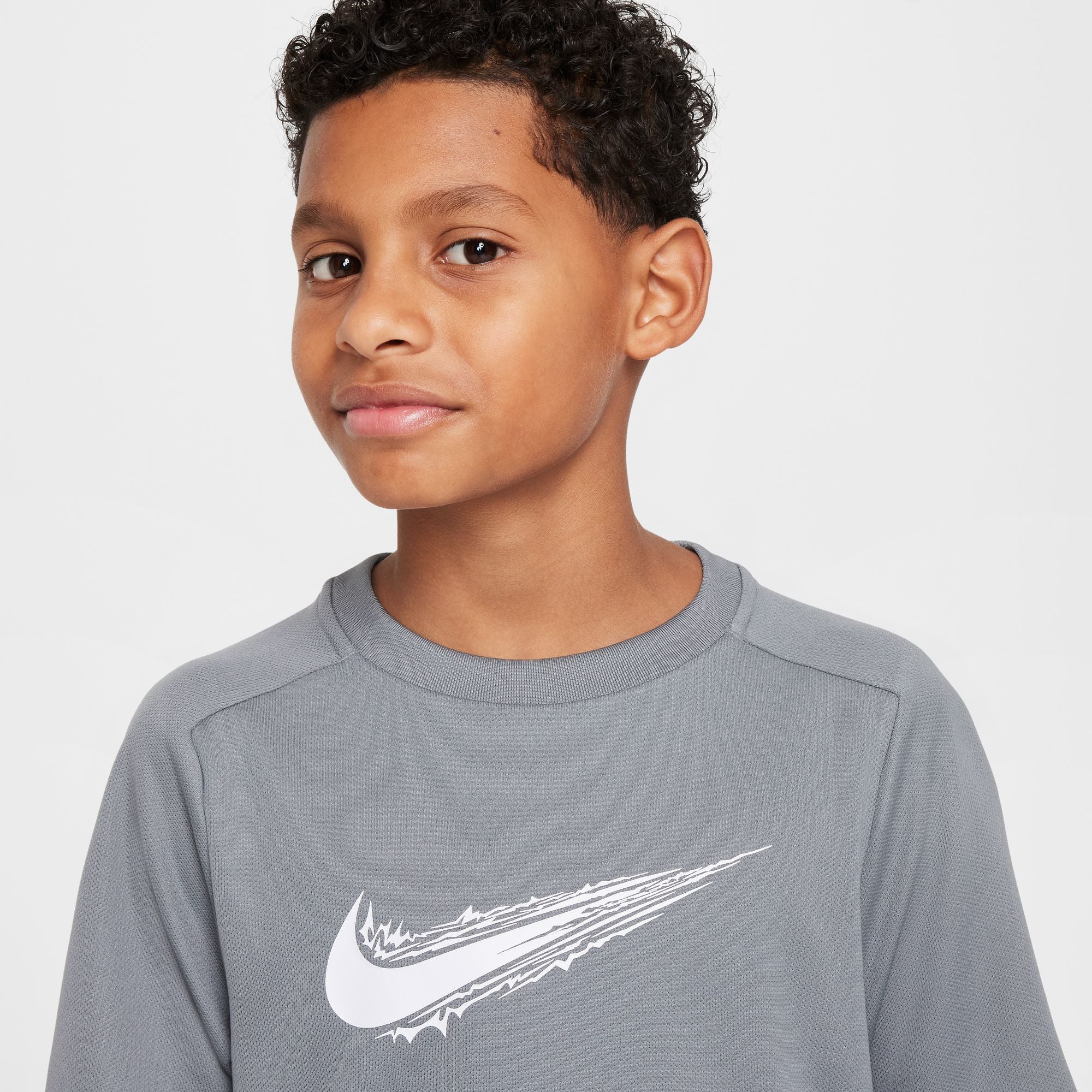 Nike Multi Dri-FIT Short-Sleeve Kids Tee - Image 3