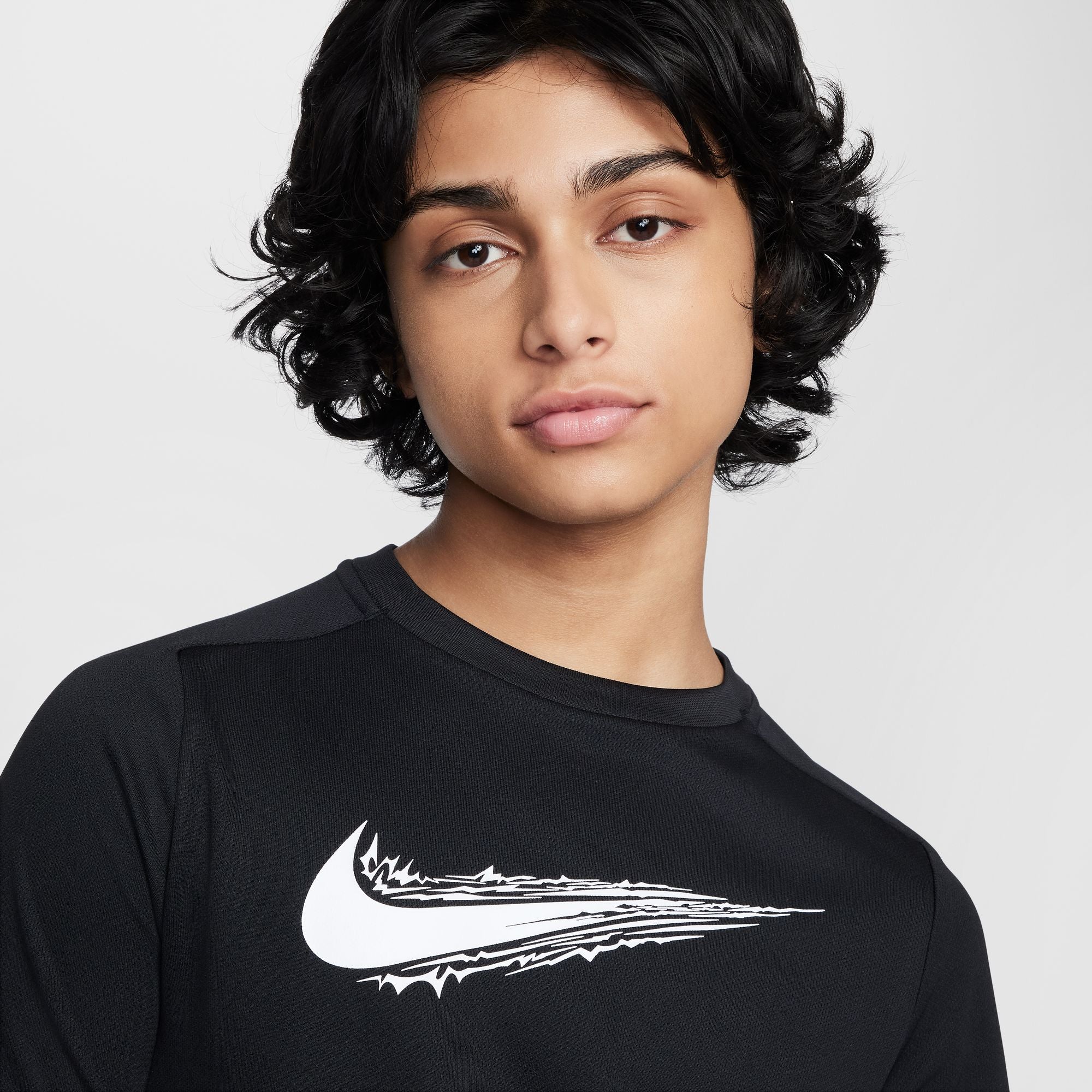 Nike Multi Dri-FIT Short-Sleeve Kids Tee - Image 3