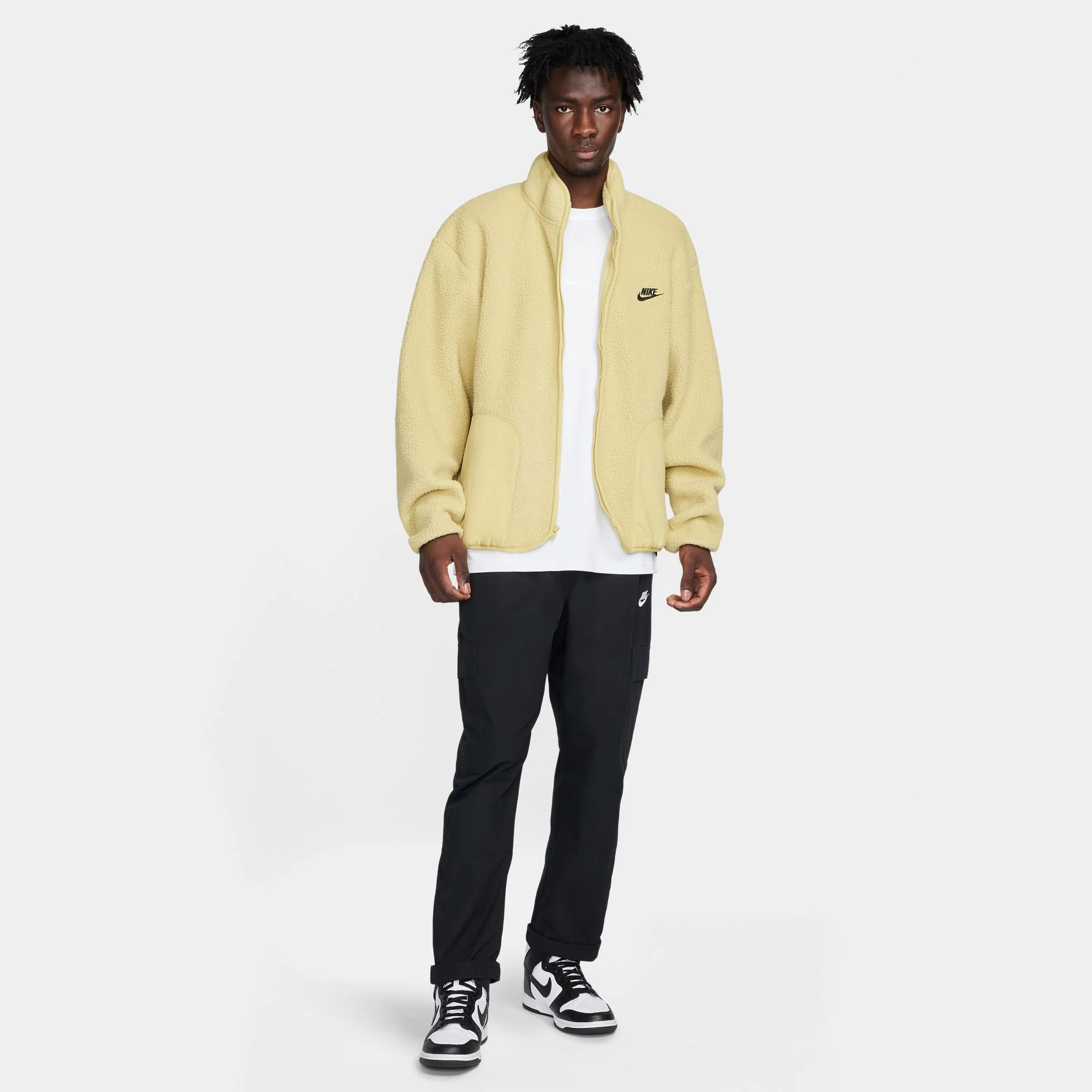Nike Premium Essential Mens Tee - Image 2