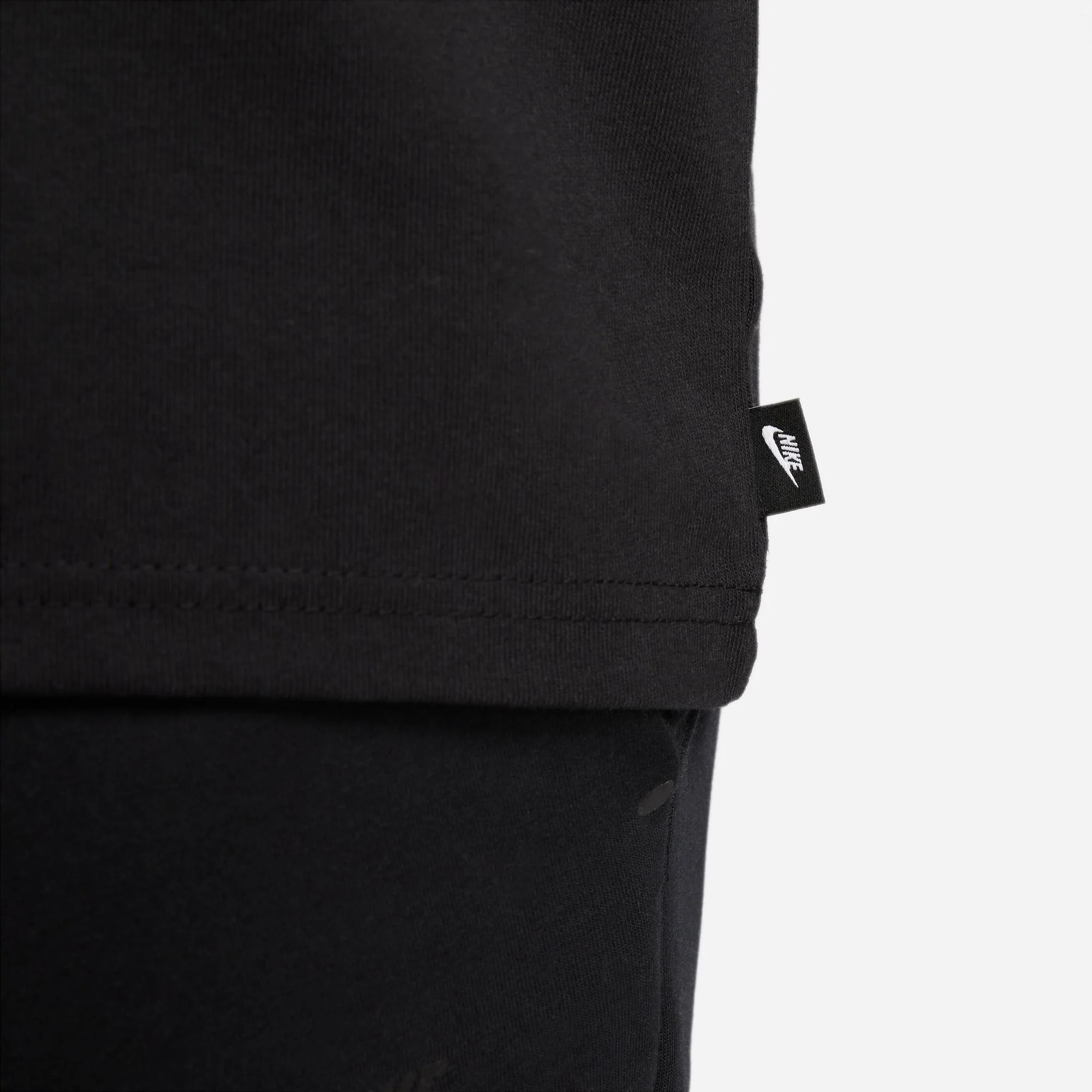 Nike Premium Essential Mens Tee - Image 5