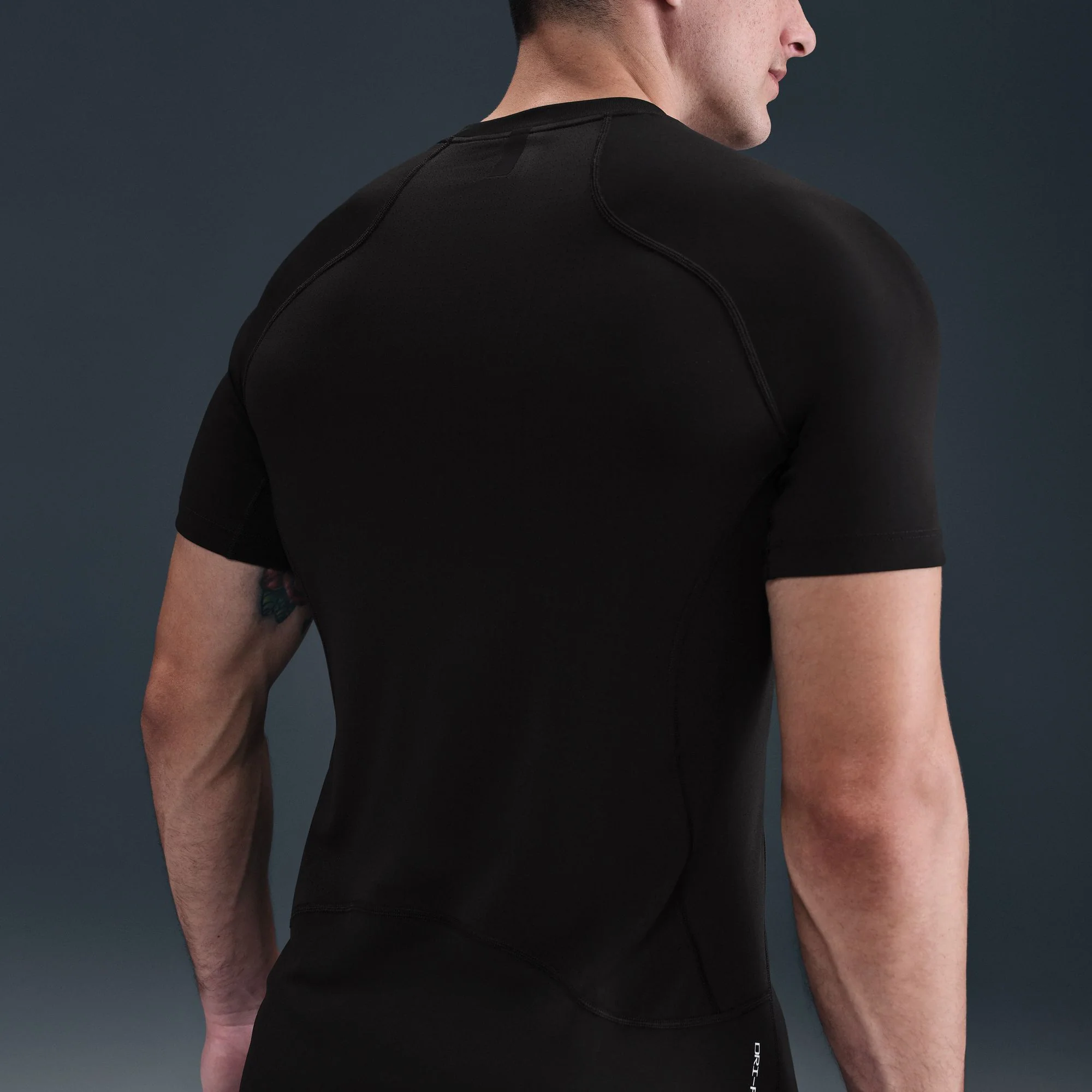Nike Pro Training Dri-FIT Mens Training Tee - Image 4